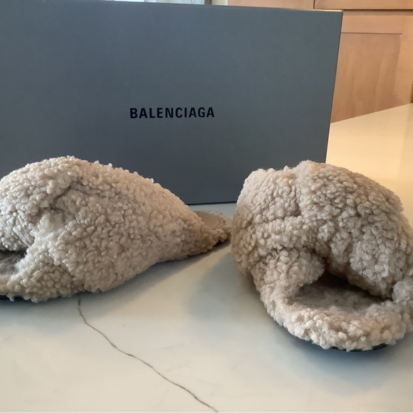 Balenciaga Drapy Sandal Shearling - Picture 1 of 5